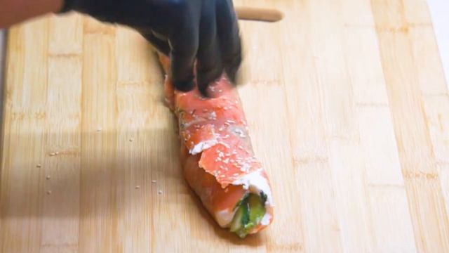Рулетики из Красной Рыбы с Творожным Сыром! ОЧЕНЬ ВКУСНО!!! Salmon Rolls With Cream Cheese! смотреть онлайн