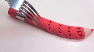 ДЛЯ МАЛЫШЕЙ ! Как сделать из кинетического песка радужную вырезку карандашом ASMR