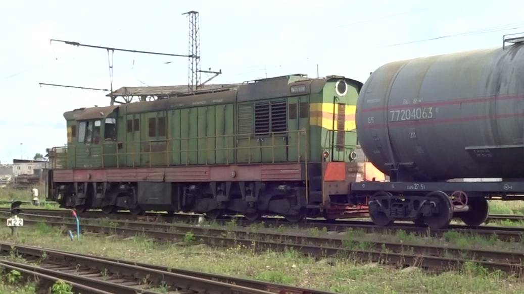 Тепловоз ЧМЭ3-4106 с наливным составом маневрирует на станции Костариха, Нижний Новгород смотреть онлайн