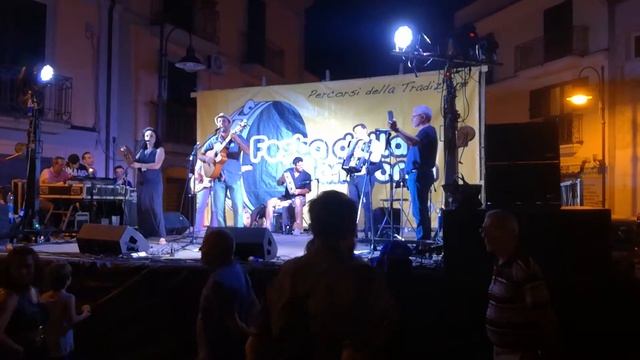 Pizzica cantata in Napoletano..... смотреть онлайн
