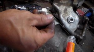 Самый простой способ устранить течь двигателя на месте или холодная сварка на службе автолюбителя.