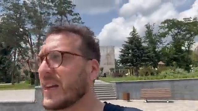 Американец побывал в Мариуполе пару дней назад. Это был "сюрреалистический" опыт! От целых кварталов смотреть онлайн