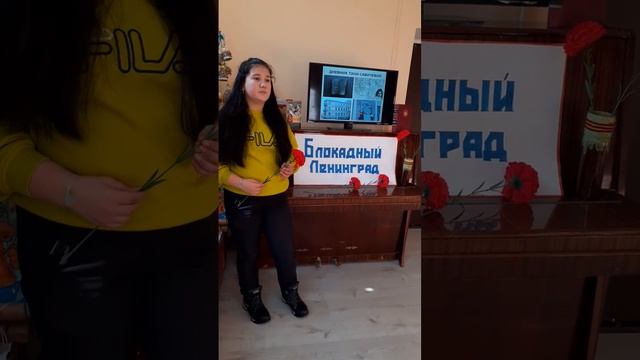 #читаемоблокаде. 6+Стихотворение А.Гурова "Девочка из блокадного Ленинграда" читает Кудашкина Вика смотреть онлайн
