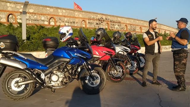Suzuki Vstrom DL 650 İncelemesi - 4 Farklı Kullanıcı Yorumu смотреть онлайн