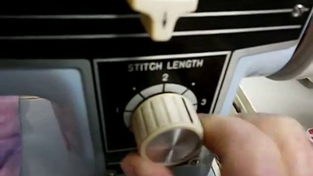 Dressmaker Deluxe Zig Zag Sewing Machine Demo Part 1 смотреть онлайн