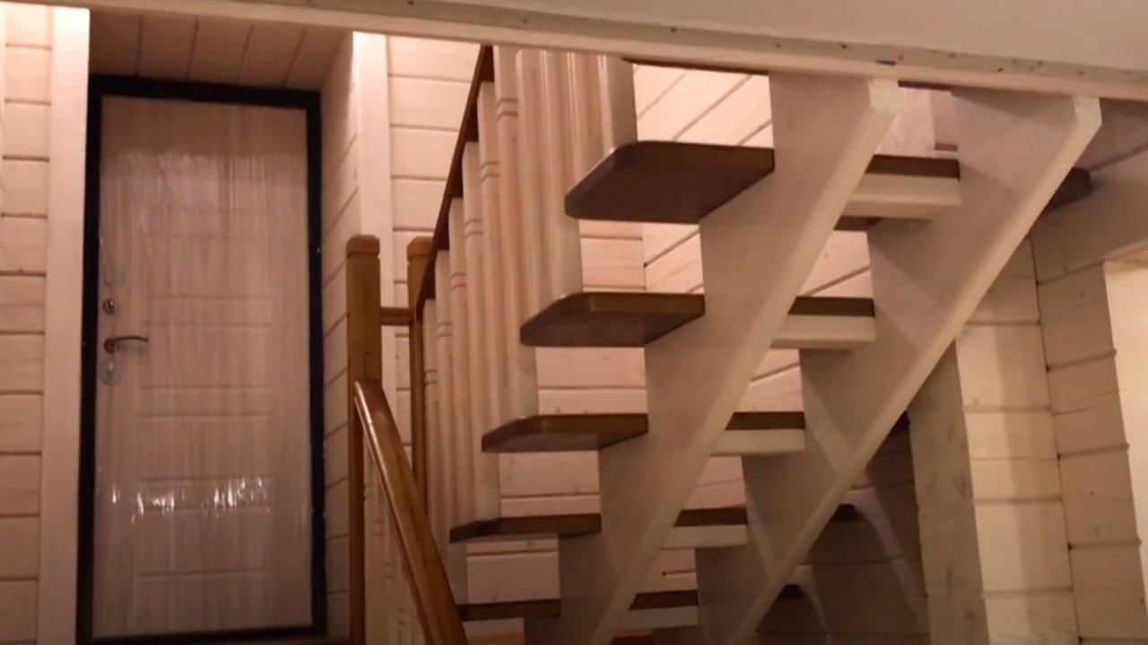 ЛЕСТНИЦА НА ВТОРОЙ ЭТАЖ СО СМЕЩЕННЫМИ КОСОУРАМИ смотреть онлайн