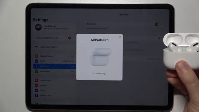How to Share Audio with AirPods Pro 2 - Audio Sharing Feature on AirPods Pro 2nd Gen смотреть онлайн