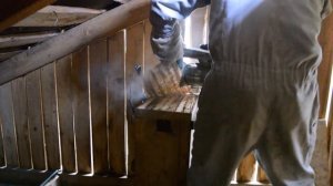 Ловушки для пчел на чердаке дома