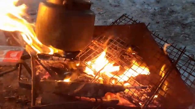Просто костёр на природе смотреть онлайн