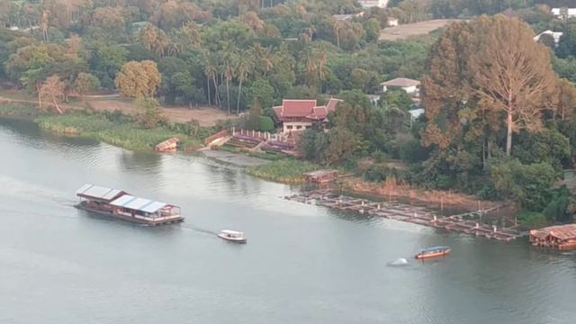 Река Квай, вид с храма на горе смотреть онлайн