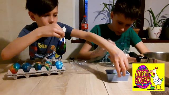 Красим яйца на Пасху смотреть онлайн