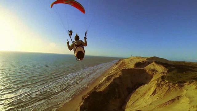 Paragliding Løkken/Lokken Denmark. GoPro Hero3 chasecam/verfolgungskam.Полёт на параплане в Даннии. смотреть онлайн
