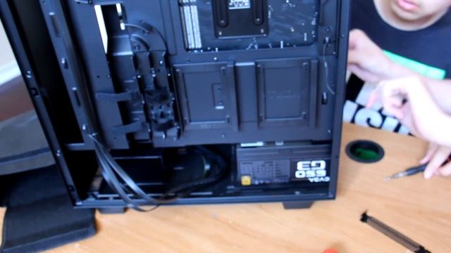 Helping My Friend Build His Very First Gaming PC смотреть онлайн