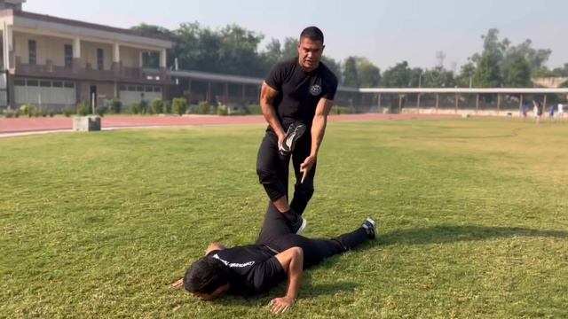 Road Fight With Commando || Self Defence смотреть онлайн