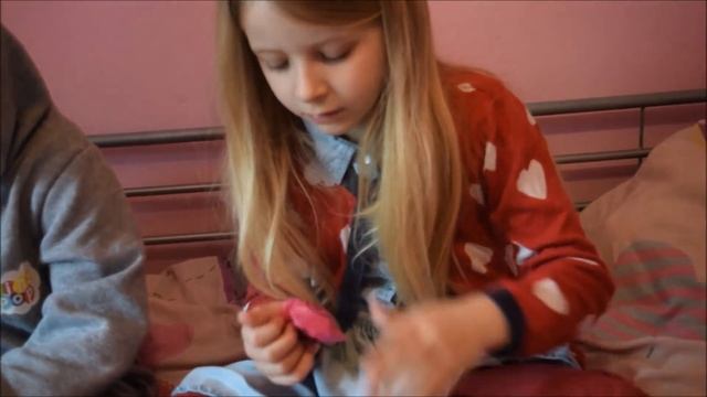 Unboxing and Unwrapping the LOL Doll смотреть онлайн