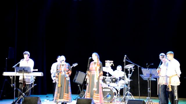 Ансамбль из Литвы нереально красиво играет и поёт русский фольклор . смотреть онлайн