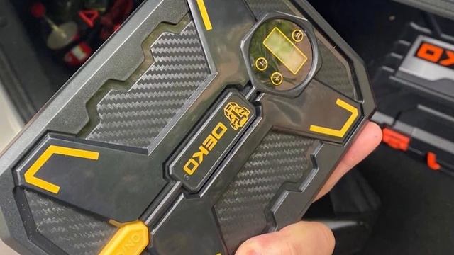 Автомобильный компрессор DEKO DKCP150Psi смотреть онлайн