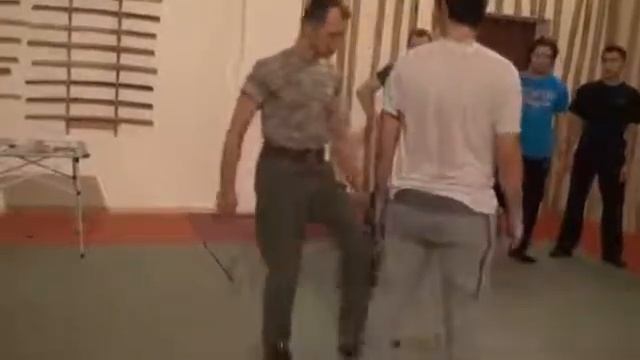 Как пользоваться электрошокером фонариком видео смотреть онлайн