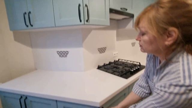 Обзор кухни с крашенными фасадами МДФ и каменной столешницей на заказ в Чебоксарах смотреть онлайн