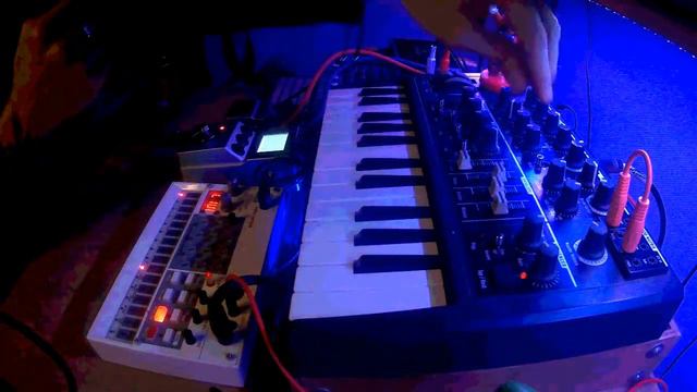 KORG+ARTURIA│Microbrute, VolcaSample - Waves LO FI смотреть онлайн