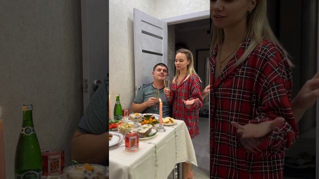 С РОЖДЕСТВОМ 🎄 #семьяколода #шортс #лучшиеприколы #приколы #смехдослез #семейныйюмор #юмор #пранк смотреть онлайн