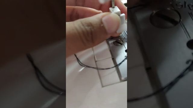 Как сделать петлю на бытовой швейной машине janome смотреть онлайн