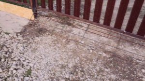 Как закрыть щель под воротами