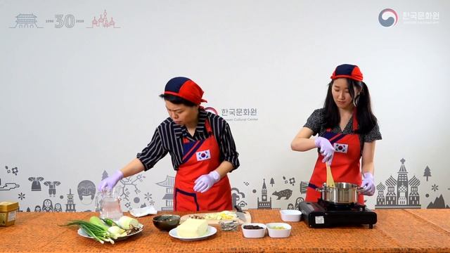 ТВЕНДЖАН ТИГЕ С ГОВЯДИНОЙ | Простые рецепты корейской кухни | Готовим вместе с ККЦ (0+)