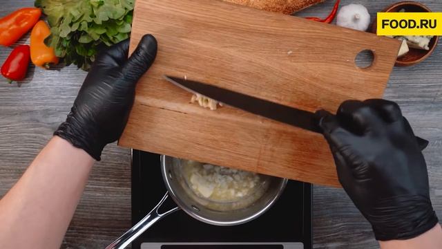 Стейк из лопатки с соусом из голубого сыра | Рецепты Food.ru смотреть онлайн