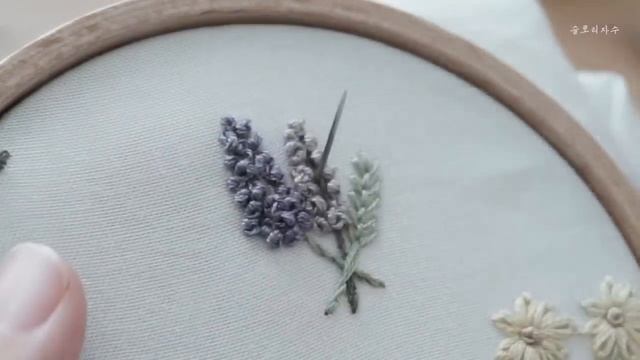 프랑스자수 sub 기초 스티치로 12가지 예쁜 꽃자수 액자 ? 12 Floral Basic Embroidery смотреть онлайн