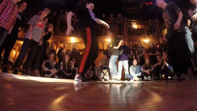 ФРИСТАЙЛО VS LUIZA VS AZAMAT HIP HOP 1X1 PRO 1/8 смотреть онлайн