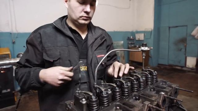 Регулировка зазоров клапанов на двигателе DEUTZ TCD 2012 L04 2V М смотреть онлайн