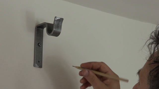 How to Put Up A Curtain Pole смотреть онлайн