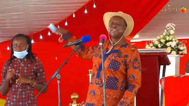 Oburu Odinga 'Sasa unawachia mtu kitu ambayo huna.' смотреть онлайн