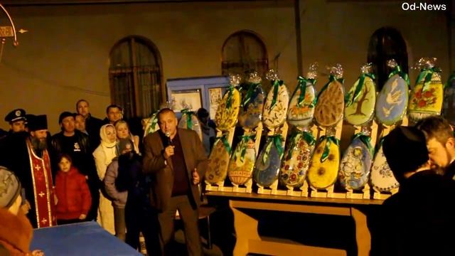 В Раздельной рано утром съели огромное пасхальное яйцо смотреть онлайн