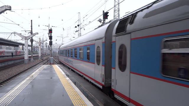 ЭП20-017 с поезом №747 "Невский экспресс" отправляется со станции СПб-Главный смотреть онлайн
