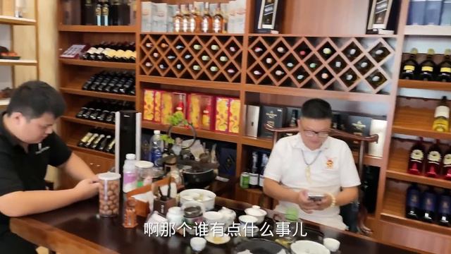 💑越南開個中國超市生意好嗎？越南140萬華人華僑就有3萬是中國商人，今天看看超市掙錢不！ 【響哥和小花中越夫妻】 смотреть онлайн