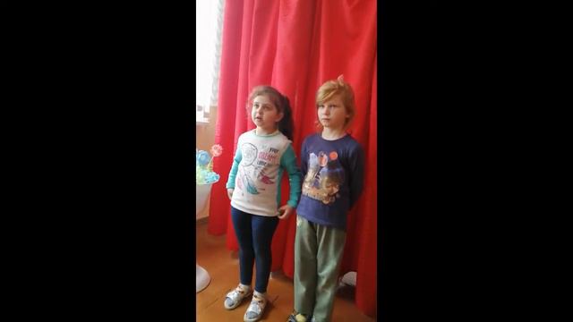 Пасевич Виктория и Тирских Мария (Вердомичский ДС СШ) читают произведение «Вечный огонь» Д. Чибисов смотреть онлайн