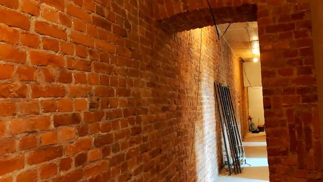 Реставрация старого кирпича. Устраняем бухтение стяжки. Октябрь 2022 смотреть онлайн