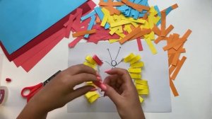 Как сделать бабочку из цветной бумаги.