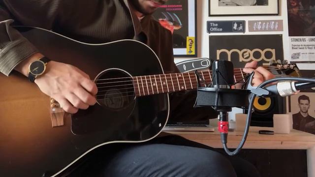 Fender PM1 Deluxe vs Gibson J45 смотреть онлайн