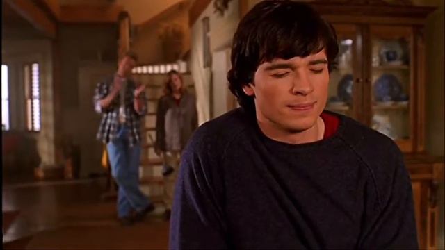 Smallville 1x08 - Martha and Jonathan catch Clark cleaning after the party смотреть онлайн