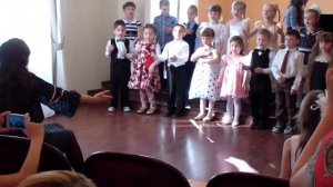 Песня Хорошо бродить по свету с карамелькой за щекою