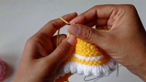 пинетки сапожки спицами праздничные. Полный МК для начинающих.