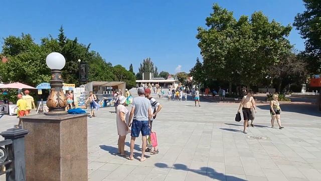 Крым.Судак.Пляж и набережная в 9:00 сегодня августа 2022 г.
