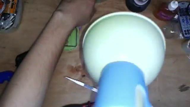 Ремонт настольной лампы. Замена стандартного патрона на светодиодный модуль. смотреть онлайн