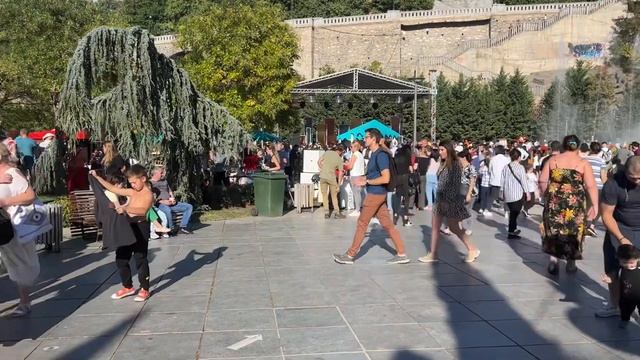 Тбилиси отмечает именины. «Тбилисоба» и прекрасная погода в грузинской столице смотреть онлайн