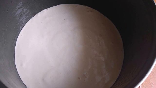 Рецепт вкусного бисквитного торта в мультиварке со сметанным кремом. смотреть онлайн