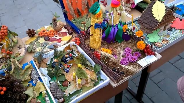 Школьные поделки. Праздник осени. School crafts. Autumn holiday. смотреть онлайн