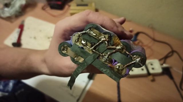 как паять аккумулятор 18650 смотреть онлайн